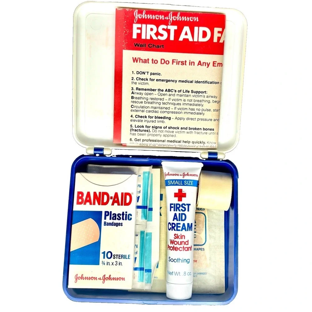 Vintage 1986 Johnson & Johnson Compact First Aid Kit Plastic Case Box Code 8107